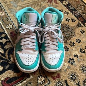 Jordan 1 teal and mint green size 5Y